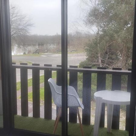 Studio Tout Confort Au Bord Du Lac D'Estey Apartment Dax Bagian luar foto